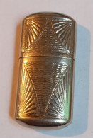 BRIQUET ANCIEN ESSENCE TYPE POILU DESSIN TRIANGLE - Other & Unclassified