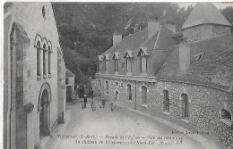 Villepreux. Vue Des Communs Du Chateau De Villepreux Et Facade De L'église. - Villepreux