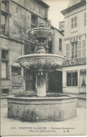 Mantes (78) - Fontaine Renaissance Place De L'Hôtel De Ville - Mantes La Jolie