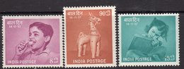 India 1957 Childrens' Day Set Of 3, Hinged Mint, SG 389/91 (D) - Nuevos