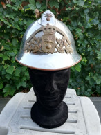 Casque Modèle 1933 En Acier Nickelé, Bandeau En Laiton Des Sapeurs- Pompiers De Salon-de-Provence - Pompieri