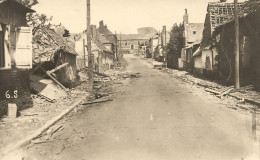 Combles * Carte Photo * WW1 Guerre 14/18 War , Sous Occupation Allemande ! * Une Rue Du Village - Combles