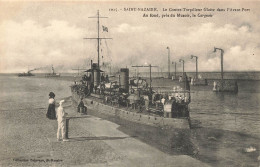 St Nazaire * Le Contre Torpilleur GLAIVE Dans L'avant Port * Au Fond , Près Du Musoir , Le CARQUOIS - Saint Nazaire