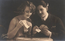 Jeux * Le Jeu De Carte , Cartes à Jouer * Cards * Carte Photo * Une Partie De Cartes Homme Femme - Playing Cards