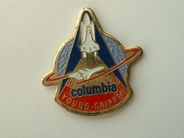 Pin's NAVETTE AMERICAINE - COLUMBIA - YOUNG CRIPPEN - Spazio