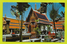 Thailland Inside The Ground Of Wat Phra Keo Temple De Buddha En 1976 VOIR Timbre Oiseaux - Thaïlande