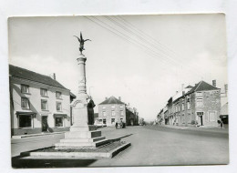 AK 143414 BELGIUM - Beauring - Place De Berry - Beauraing