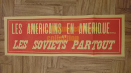 AFFICHE LES AMERICAINS EN AMERIQUE ET LES SOVIETS PARTOUT PROPAGANDE 60X20 CM - Documenti