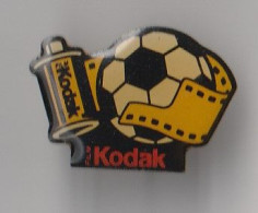 PIN’S THEME PHOTOGRAPHE  KODAK BALLON FOOTBALL - Photographie