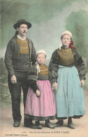 Pont L'abbé * Une Famille Du Pays En Coiffe Et Costume - Pont L'Abbe