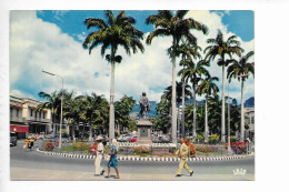 PORT LOUIS. STATUE LA BOURDONNAIS. THE BOURDONNAIS STATUE. - Maurice