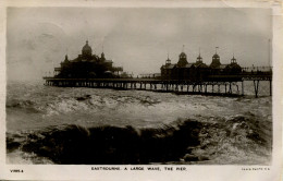 SUSSEX - EASTBOURNE - A LARGE WAVE, THE PIER 1908 RP  Sus1341 - Eastbourne