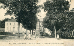 -01-AIN - VILLARS-les-DOMBES- Place De L'Hotel De Ville Et Ecole De Garçons - Villars-les-Dombes