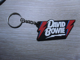 DAVID BOWIE PORTE CLES En CAOUTCHOUC RUBBER KEYCHAIN - Objets Dérivés