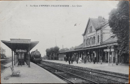 CPA LA GARE D'EPINAY VILLETANEUSE - Les Quais (avec Train Arrivant) - Villetaneuse