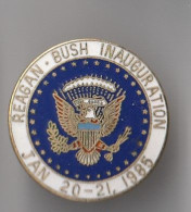 PIN'S THEME POLITIQUE  AMERICAINE  REAGAN BUSH INAUGURATION 20 21 JANVIER 1985 - Personnes Célèbres