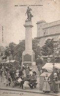 Lorient * Place Et La Statue De Bisson * Marché ? * Coiffe - Lorient