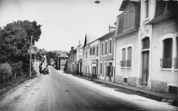 Tournay - Route Nationale  -  CPSM °J - Tournay