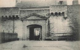 Concarneau * Rue Et Porte D'entrée De La Ville Close - Concarneau