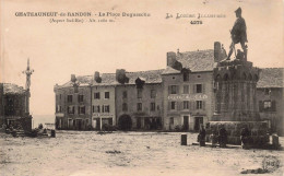 48 - CHATEAUNEUF DE RANDON - S19278 - La Place Duguesclin - Epicerie Rodier Café Duguesclin - En L'état Décollée - Chateauneuf De Randon