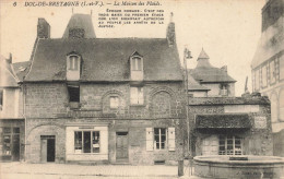 Dol De Bretagne * Place Et La Maison Des Plaids * Commerce Magasin Vins Et Spiritueux - Dol De Bretagne