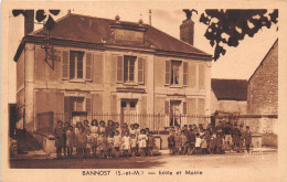 77-BANNOST- ECOLE ET MAIRIE - Otros & Sin Clasificación