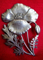 ANCIENNE Et TRES JOLIE BROCHE En METAL BRITANNIA , FLEUR De COQUELICOT , Signée MAS , OLD BROOCH , POPPY , ARTIST SIGNED - Brooches