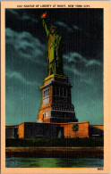 New York City Statue Of Liberty At Night  - Vrijheidsbeeld