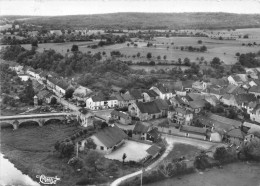 70-PORT-SUR-SAONE-VUE AERIENNE LE GRAND PONT DE PIERRES SOUS LA R.N. N°19 LE QUARTIER DE ST-VALERE ET SON ECOLE - Port-sur-Saône