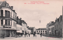 Vic Sur Bigorre - Place De La Republique   -   CPA °J - Vic Sur Bigorre