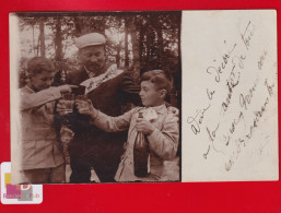 Carte Photo  Homme FETE Palmes Académiques Trinquant Avec Enfants Bouteille Vin Envoi à Vitry Sur Seine - Manifestazioni