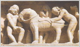 India Khajuraho Temples MONUMENTS - Erotic Figure From Lakshman TEMPLE 925-250 A.D Picture Post CARD New Per Scan - Ethniciteit & Culturen