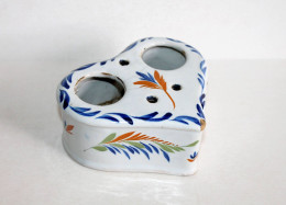 RARE ANCIEN ENCRIER DU XIXe SIECLE, FORME De COEUR En FAIENCE EMAILLÉE FRANCAISE / ART DECORATIF    (2006.4) - Inkwells