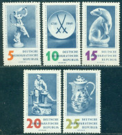 1960 Porcelain Manufactory Meissen,Masked Dancers,Otter,Potter,Germany,DDR,774,MNH - Porcelaine