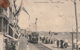 85 -  Carte Postale Ancienne Des  SABLES D'OLONNE    Le Remblai Et La Plage - Sables D'Olonne