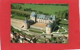 24----HAUTEFORT--vue Aérienne Du Château 17è Et Ses Superbes Jardins à La Française---voir 2 Scans - Hautefort