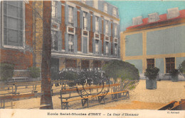 92-ISSY-LES-MOULINEAUX- ECOLE SAINT-NICOLAS - LA COUR D'HONNEUR - Issy Les Moulineaux