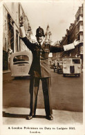 England London Ludgate Hill Policeman On Duty Photo - Hyde Park