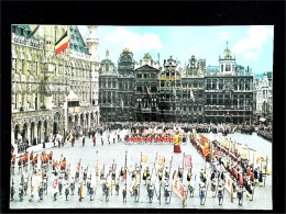 ►  BRUXELLES - Grand'Place - Groupe De L'Ommegang, Drapeaux Des Corporations - Fêtes, événements