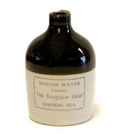 Radium Water Bungalow Hotel Claremore Okla. USA - (Photo) - Gegenstände