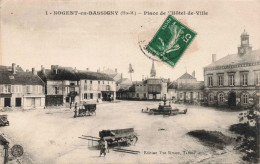 52 - NOGENT EN BASSIGNY - S19438 - Place De L'Hôtel De Ville - Nogent-en-Bassigny