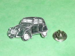 TB3CC / Pin's / Automobile : Voiture 2CV Citroen     ( état ,voir Scan ) - Citroën