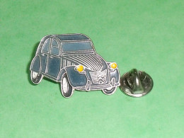 TB3CC / Pin's / Automobile : Voiture 2CV Citroen     ( état ,voir Scan ) - Citroën