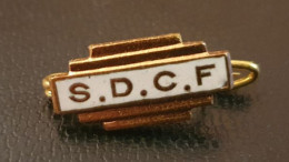 Insigne "S.D.C.F. Société Djiboutienne Des Chemins De Fer" - Chemin De Fer