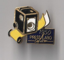 PIN'S THEME PHOTOGRAPHIE  PRESS LABO  1950  SERVICE - Fotografie