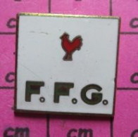 1619  Pin's Pins / Belle Qualité Et Rare / SPORTS / PETIT COQ ROUGE FFG FEDERATION FRANCAISE DE G?????? - Gymnastics