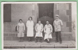 Groupe De Personnes Devant Une Boucherie à Bazoches - Carte Photo - Commerce - Bazoches