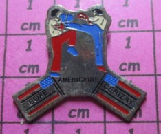 1619 Pin's Pins / Beau Et Rare / SPORTS / BOXE AMERICAINE CLUB CERISAY - Boksen