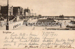BRIGHTON KINGS ROAD OLD B/W POSTCARD SUSSEX 1901 QUEEN VICTORIA STAMP - Brighton