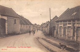 CPA 60 GRANDFRESNOY / LA RUE DES AUGES - Autres & Non Classés